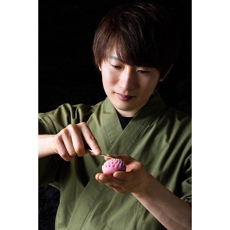 和菓子職人の老泉 翔太さん