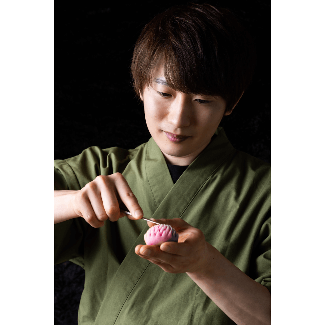 和菓子職人の老泉 翔太（おいずみ しょうた）さん