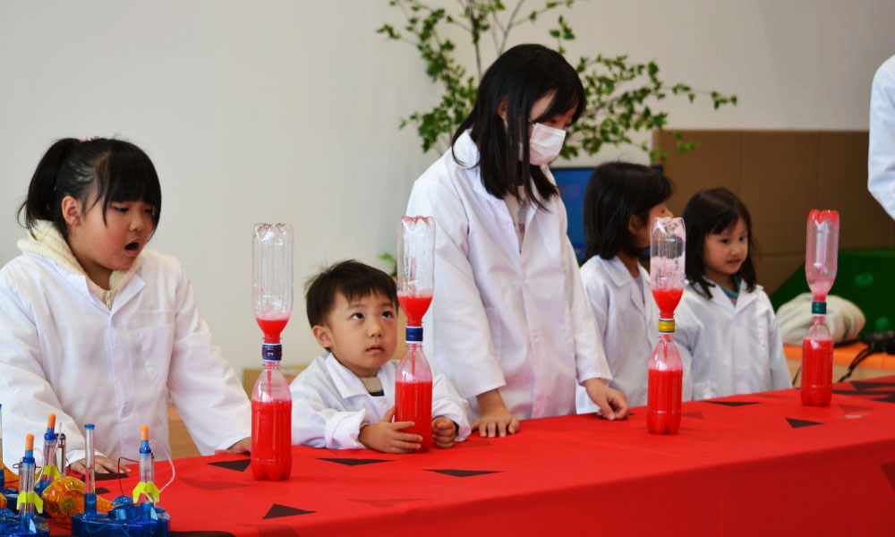 水素を解明して、ロケットを飛ばそう! ちびっ子科学者のサイエンスショー!