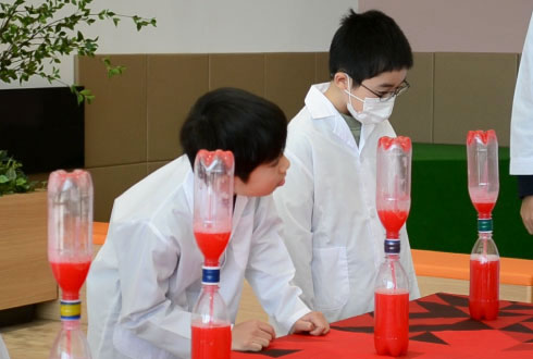 水素を解明して、ロケットを飛ばそう! ちびっ子科学者のサイエンスショー!