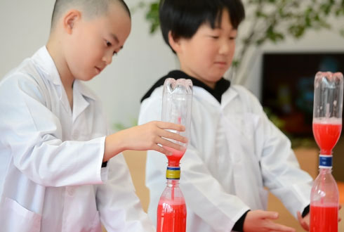水素を解明して、ロケットを飛ばそう! ちびっ子科学者のサイエンスショー!