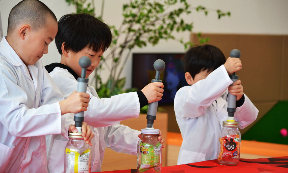 水素を解明して、ロケットを飛ばそう! ちびっ子科学者のサイエンスショー!