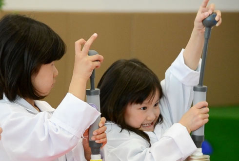 水素を解明して、ロケットを飛ばそう! ちびっ子科学者のサイエンスショー!