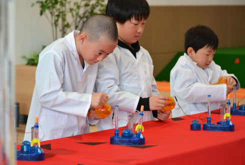 水素を解明して、ロケットを飛ばそう! ちびっ子科学者のサイエンスショー!