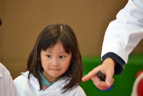 水素を解明して、ロケットを飛ばそう! ちびっ子科学者のサイエンスショー!