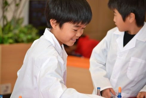 水素を解明して、ロケットを飛ばそう! ちびっ子科学者のサイエンスショー!