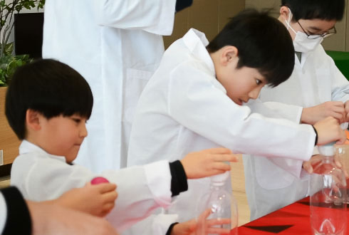 水素を解明して、ロケットを飛ばそう! ちびっ子科学者のサイエンスショー!