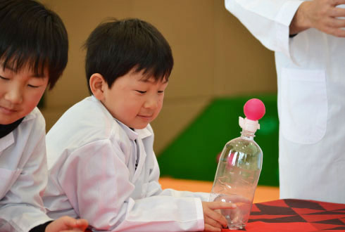 水素を解明して、ロケットを飛ばそう! ちびっ子科学者のサイエンスショー!